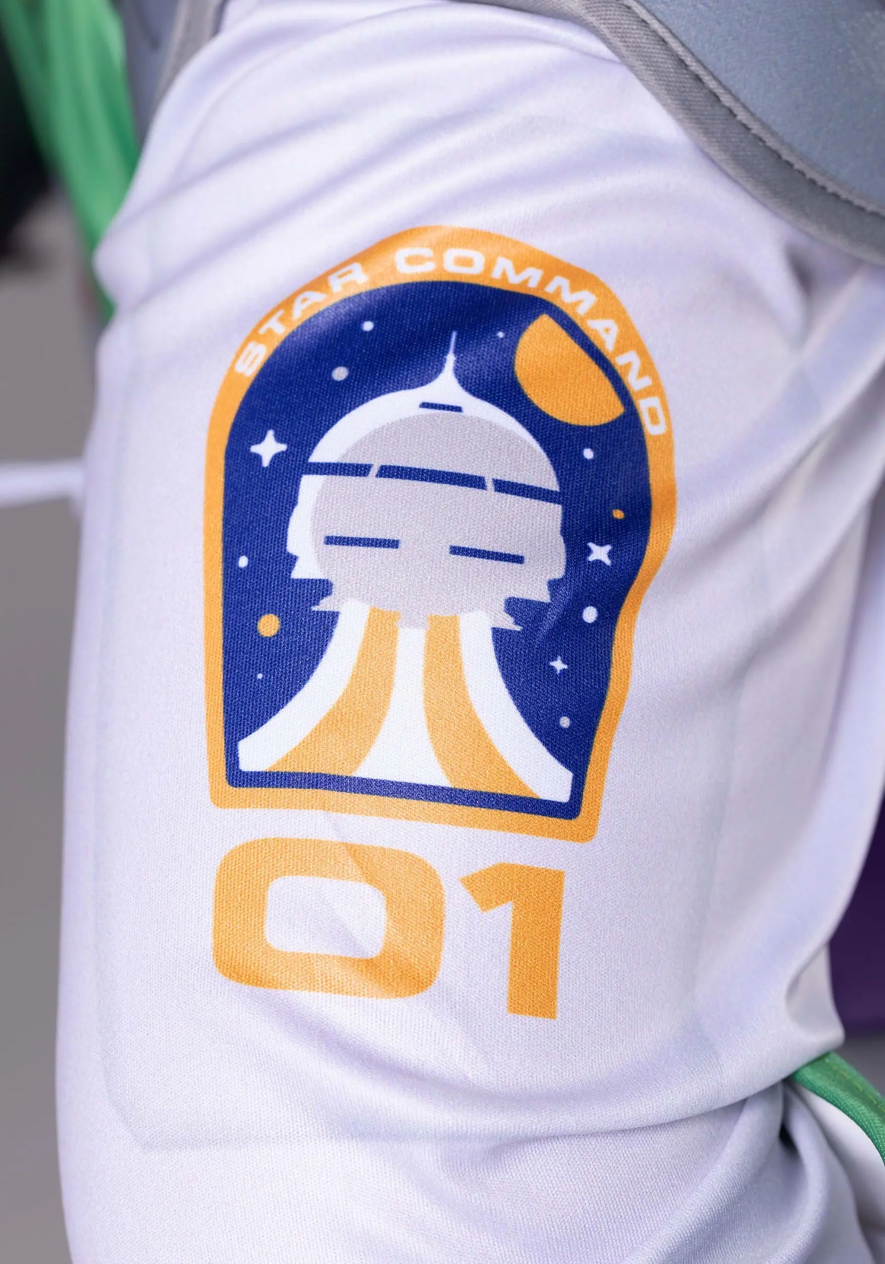 Disguise Limited Lightyear Premium Adult Buzz Lightyear Costume 9 Disguise Limited Lightyear Premium Adult Buzz Lightyear Costume - Image 7